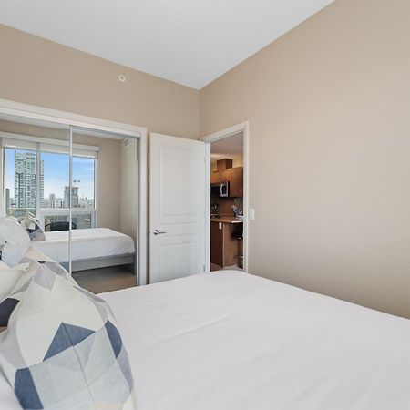 Heart Of Downtown Calgary Spacious Luxury Condo With Stunning Views And Premium Amenities Экстерьер фото