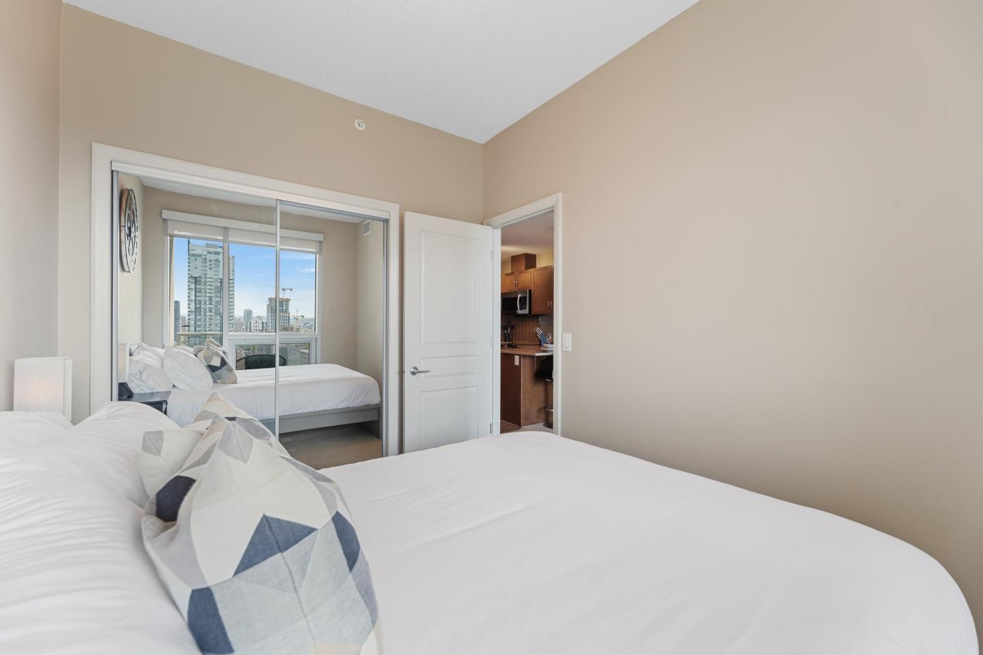 Heart Of Downtown Calgary Spacious Luxury Condo With Stunning Views And Premium Amenities Экстерьер фото
