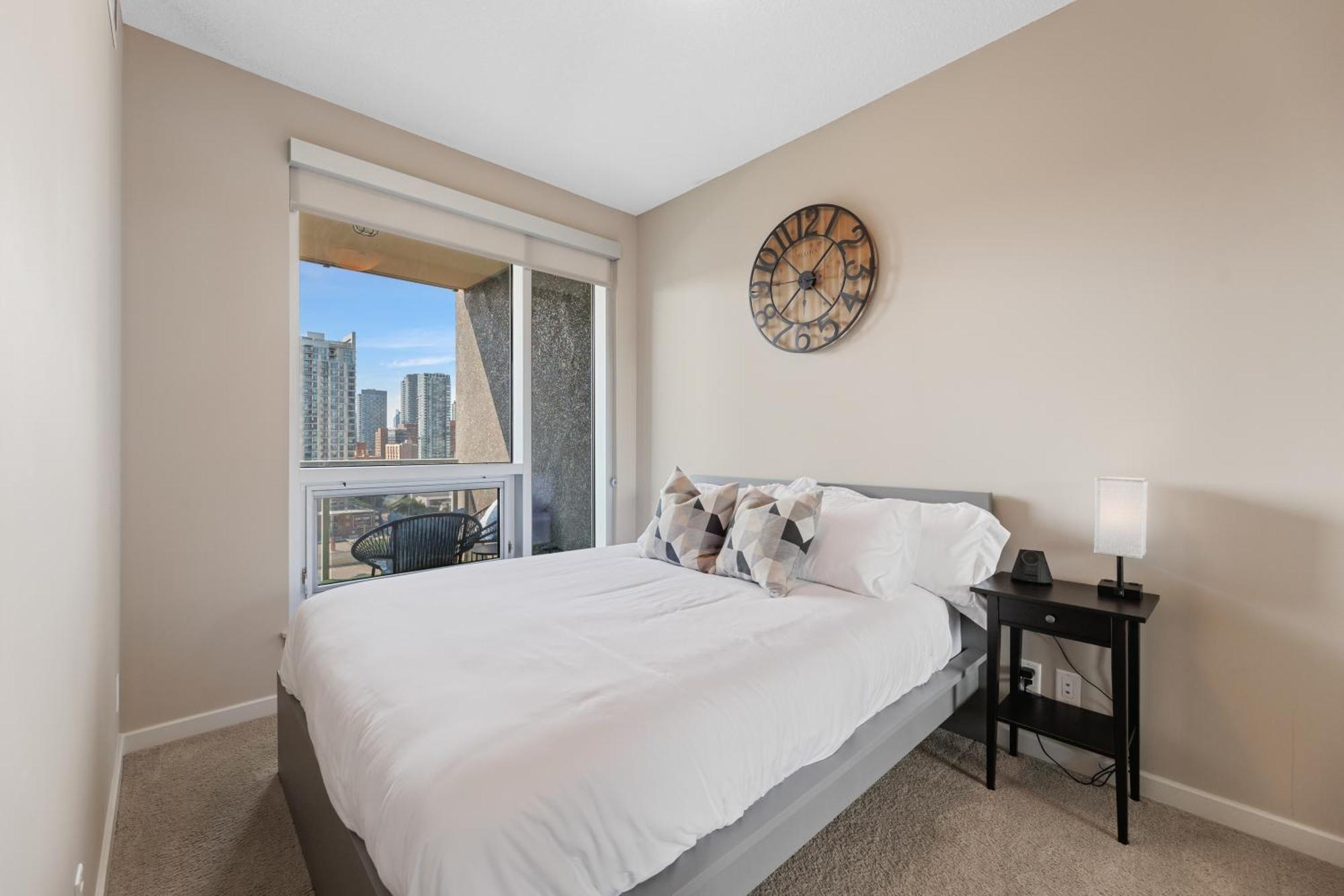 Heart Of Downtown Calgary Spacious Luxury Condo With Stunning Views And Premium Amenities Экстерьер фото