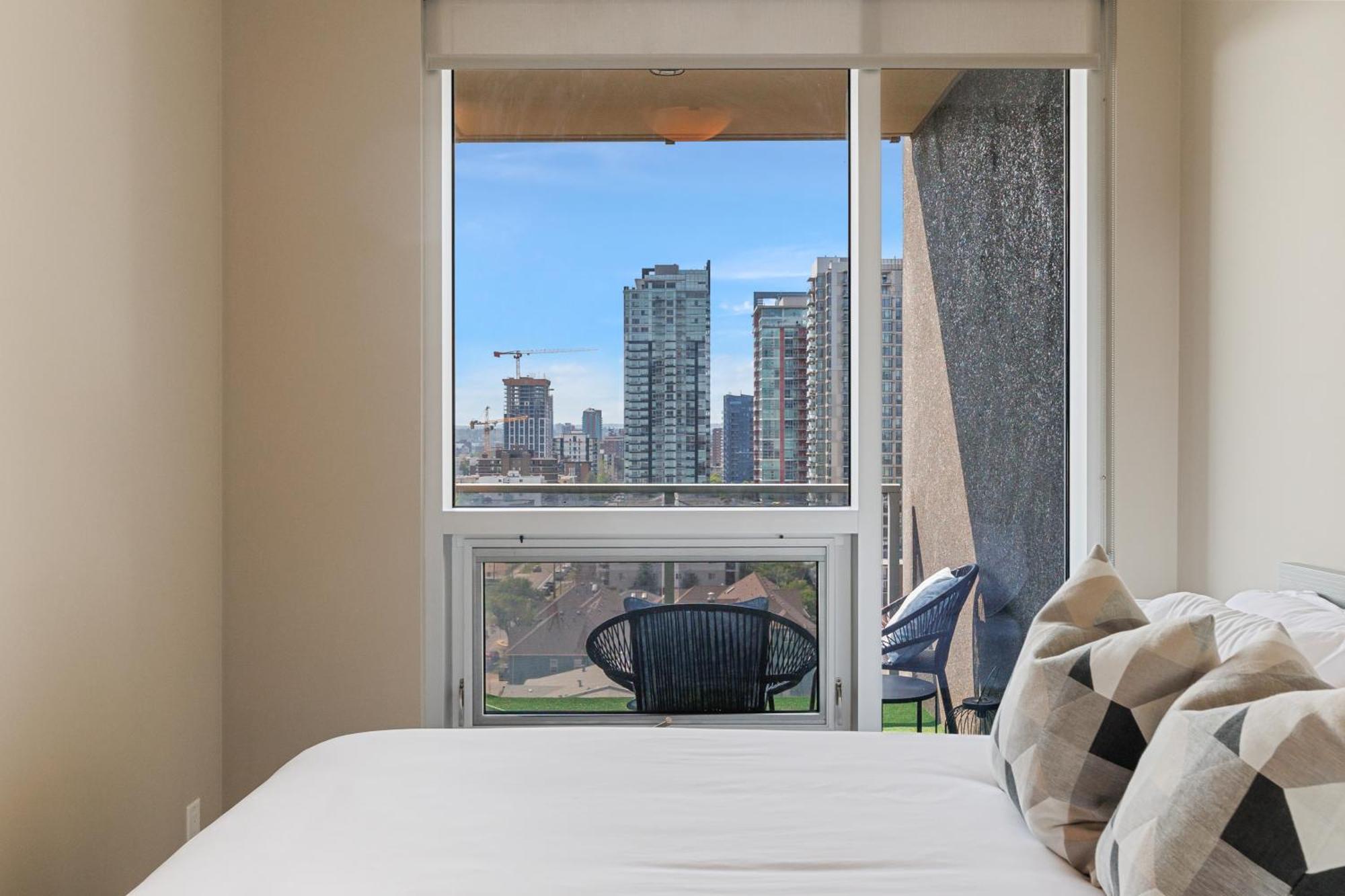 Heart Of Downtown Calgary Spacious Luxury Condo With Stunning Views And Premium Amenities Экстерьер фото