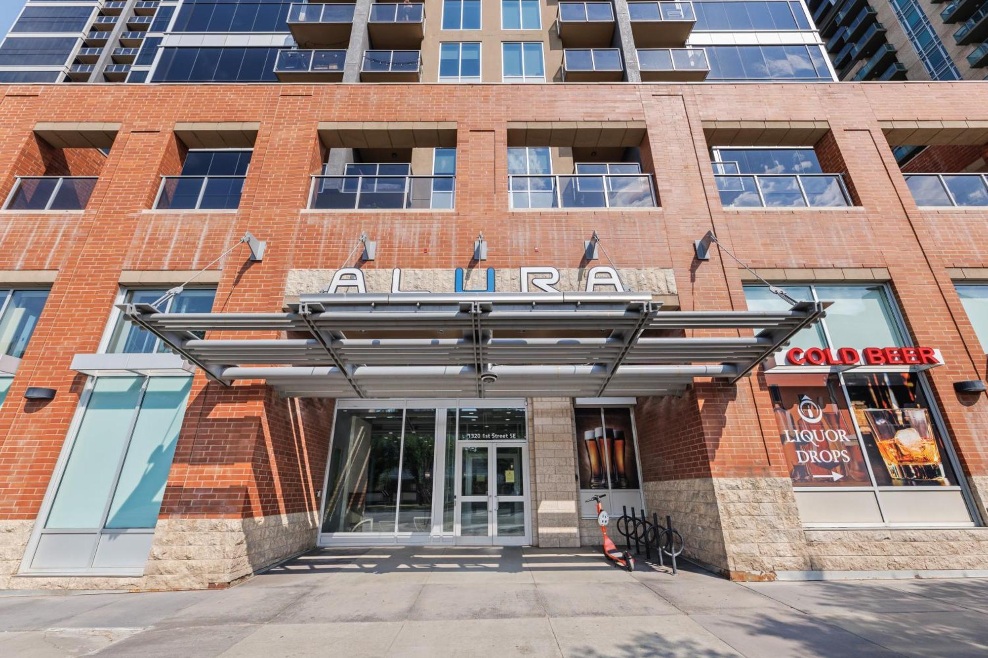 Heart Of Downtown Calgary Spacious Luxury Condo With Stunning Views And Premium Amenities Экстерьер фото